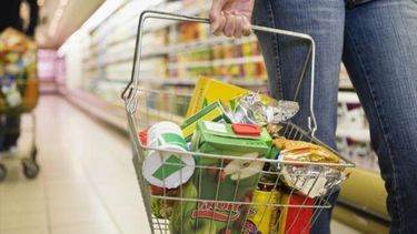 americateve | El precio de los productos de primera necesidad subió un 33,4 por ciento en lo que va del año. De mayo a junio, el aumento fue de 4,1 puntos. La inflación anualizada es de 74,9%, según las estadísticas de una consultora