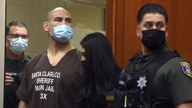 Juez niega fianza a Caín Velásquez