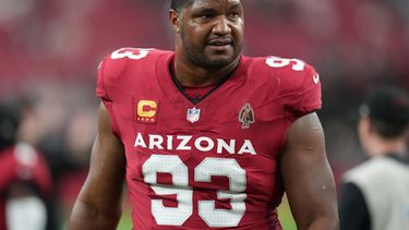 ARCHIVO - Foto del 23 de noviembre del 2025, el tackle defensivo de los Cardinals de Arizona Calais Campbell en el encuentro ante los Jaguars de Jacksonville. (AP Foto/Rick Scuteri, Archivo)
