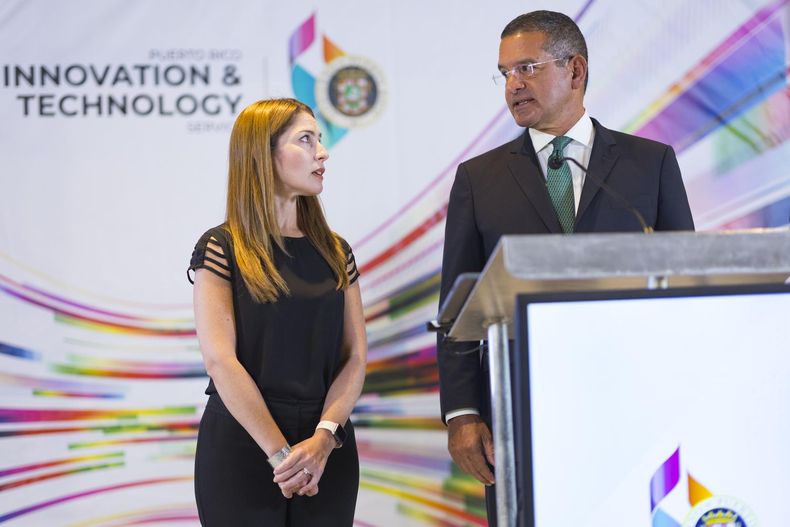 Nannette Mart&iacute;nez Ortiz junto al gobernador Pedro Pierluisi