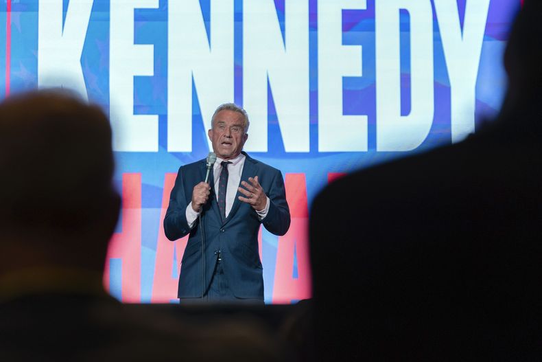 Robert F. Kennedy Jr habla en un evento en Washington el 24 de mayo del 2024. (Foto AP/Jose Luis Magana)