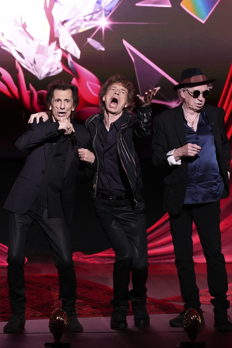 Ronnie Wood, de izquierda a derecha, Mick Jagger, y Keith Richards posan para retratos en la conferencia de prensa para anunciar el nuevo álbum de los Rolling Stones Hackney Diamonds el miércoles 6 de septiembre de 2023 en Londres. (Scott Garfitt/Invision/AP)