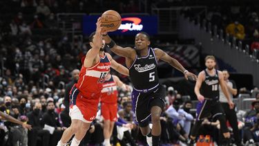 Fox y Sabonis dan triunfo a Kings renovados en Washington