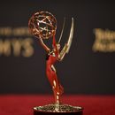 ARCHIVO - Una estatuilla del Emmy el sábado 11 de septiembre de 2021, en Los Ángeles. La 75a edición de los Premios Emmy se realizará el 15 de enero de 2024 tras un retraso de cuatro meses.. (Foto Richard Shotwell/Invision/AP)