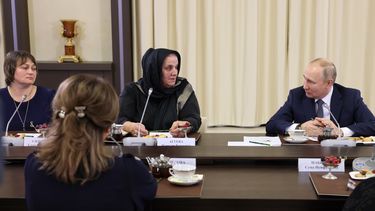 Putin se reúne con madres de soldados que luchan en Ucrania