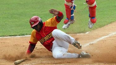 americateve | Yansai Montaner, pareja de Lázaro Herrera, confirma además que a la esposa de José Miguel Fernández 'la botaron embarazada para la calle, como si fuera una perra'.