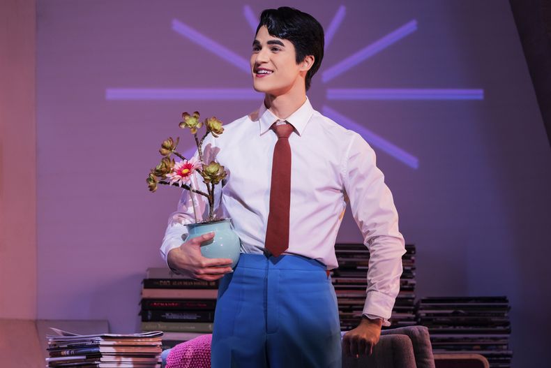 Darren Criss aparece durante una función de Maybe Happy Ending en Broadway en Nueva York el 15 de octubre de 2024. (Evan Zimmerman and Matt Murphy via AP)