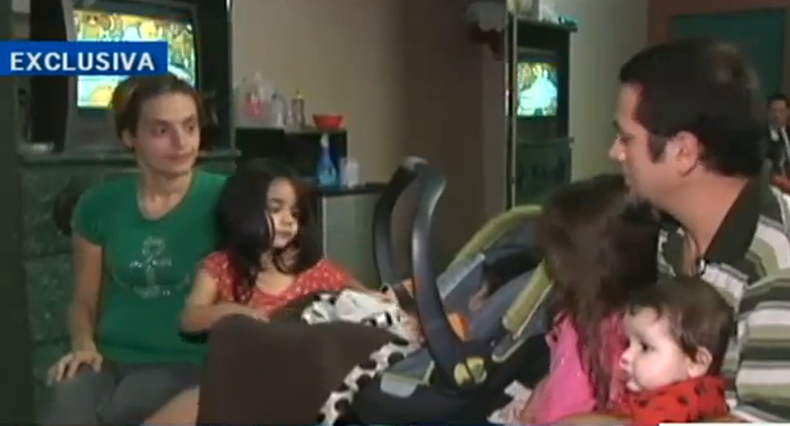 Una bebé que hoy justamente cumple siete meses de nacida, esta recién operada y sus padres piden ayuda porque no saben si mañana podrán ofrecerle un sitio digno para dormir.