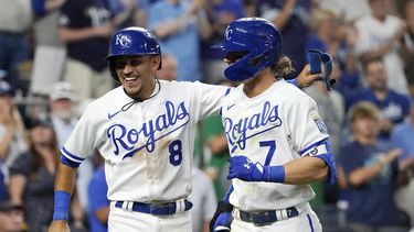 Singer poncha a 12 y Reales se imponen 6-3 a Rays