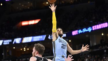 Grizzlies se sostienen y superan por 121-113 a los Spurs
