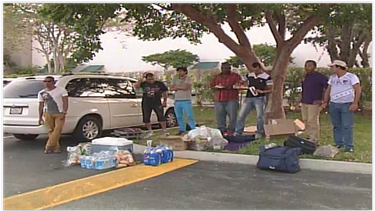 grupo de inmigrantes cubanos piden ayuda a oficina de apoyo a refugiados