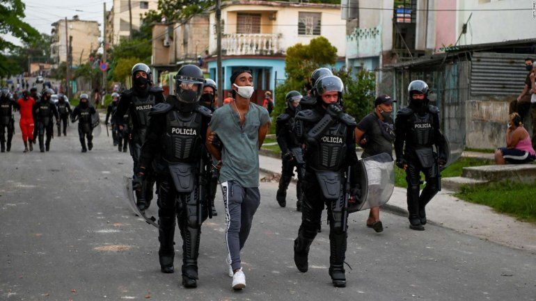 El policía que mató al joven cubano en La Güinera sigue a la espera de juicio y petición fiscal