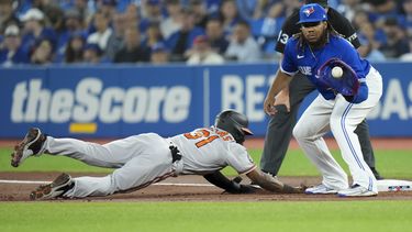 Orioles apabullan 10-2 a Azulejos; Mullins consigue 3 hits