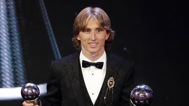 luka modric rompe duopolio; es el mejor del ano para fifa