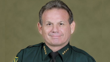 atropellan a  alguacil de broward
