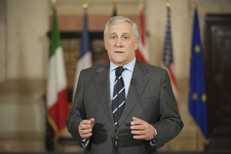 El ministro italiano de exteriores Antonio Tajani en conferencia de prensa en Roma el 9 de enero del 2025. (AP foto/Andrew Medichini)