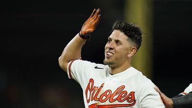 Orioles superan a Yanquis con boleto en la 11ma