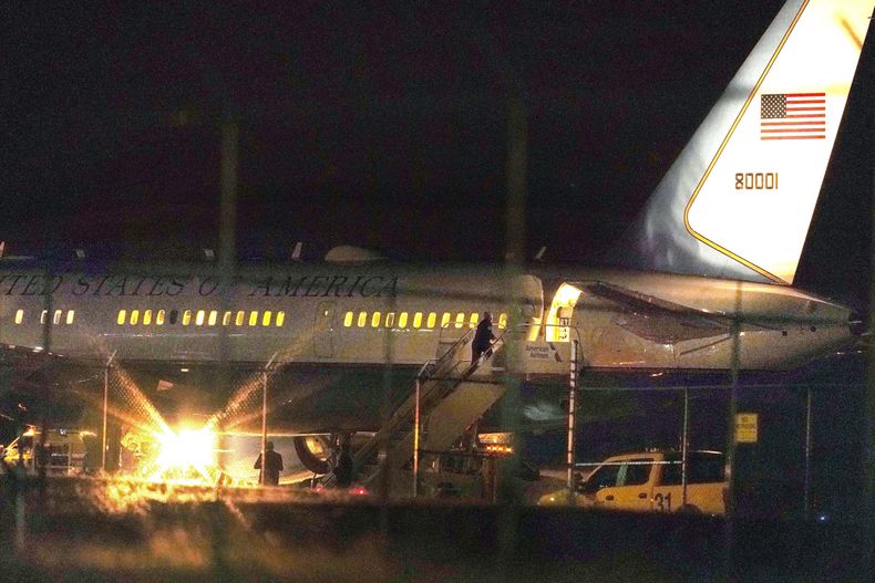 AMN-GEN_EEUU-PENCE-AVION-0.jpg