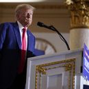 El expresidente Donald Trump en su mansión de Mar-a-Lago en Palm Beach, Florida, el 4 de agosto de 2023. (Foto AP /Evan Vucci)