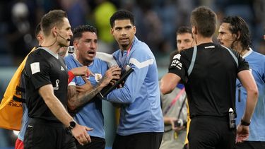 Jugadores uruguayos, acusados por altercado con árbitro
