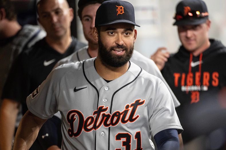 Riley Greene, de los Tigres de Detroit, sonríe al concluir un juego ante llos Guardianes de Cle eland, el sábado 5 de septiembre de 2026 (AP Foto/Phil Long)