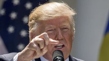 Legislador propone la “ley covfefe” para archivar los tuits