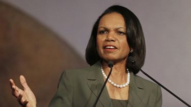 americateve | La exsecretaria de Estado norteamericana Condoleezza Rice habla durante una convenci&oacute;n del Partido Republicano en Burlingame, California, el 15 de marzo del 2014. Rice se retract&oacute; de dar el discurso de graduaci&oacute;n en la Universidad Rut