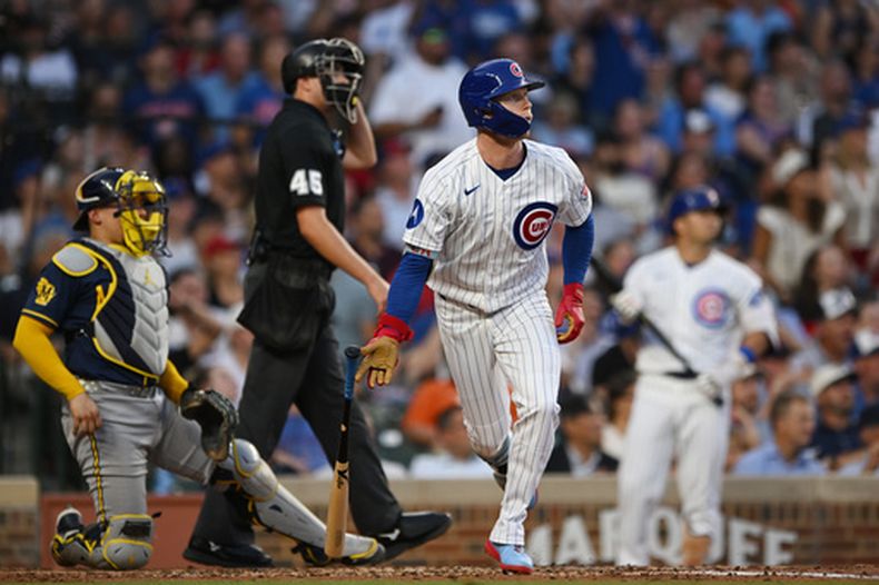Pete Crow-Armstrong, de los Cachorros de Chicago, conecta un jonrón de dos carreras en el juego ante los Cerveceros de Milwaukee, el jueves 3 de septiembre de 2026 (AP Foto/Paul Beaty)