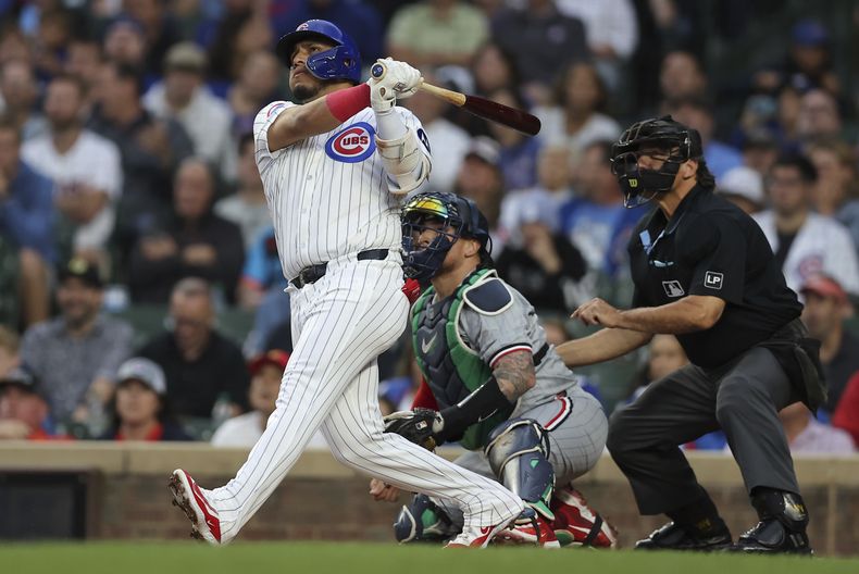 Isaac Paredes de los Cachorros de Chicago conecta un jonrón de tres anotaciones en la primera entrada ante los Mellizos de Minnesota el martes 6 de agosto del 2024. (AP Foto/Melissa Tamez)