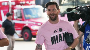 Lionel Messi de Inter Miami llega al estadio para el partido de la MLS contra Atlanta United, el sábado 11 de octubre de 2025, en Fort Lauderdale, Florida (AP Foto/Lynne Sladky)