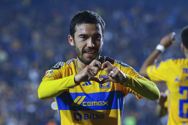 Luis Vigón, de Tigres de México, festeja su gol ante los Whitecaps de Vancouver, en un partido de la Copa de Campeones de la CONCACAF, disputado en Monterrey, el miércoles 14 de febrero de 2024 (AP Foto/Jorge Mendoza)