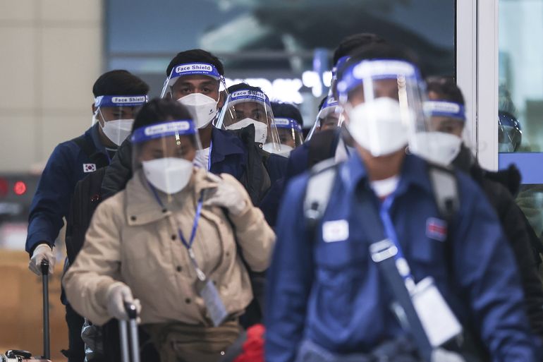 Surcorea rebasa por primera vez 5.000 casos diarios de COVID