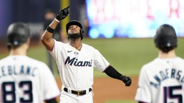 los miami marlins pierden en el opening day frente a los mets en la pequena habana