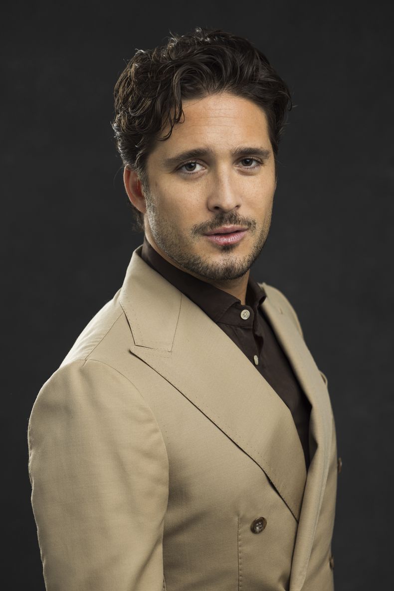 Diego Boneta posa para promocionar The Undoing of Alejandro Velasco (“La perdición de Alejandro Velasco”) el lunes 14 de abril de 2025, en Los Ángeles. (Foto Willy Sanjuan/Invision/AP)