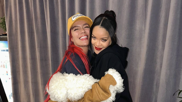 karol g estuvo con rihanna en el super bowl y cumplio su sueno