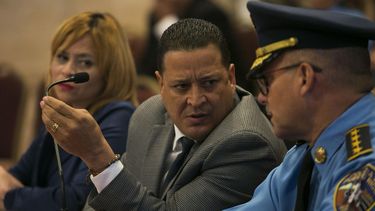 evaluan puesto de escalera en la policia