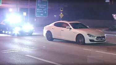 mujer en un maserati es acribillada a balazos por otro conductor en la i-95