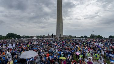 Miles protestan en EEUU para exigir más control de armas
