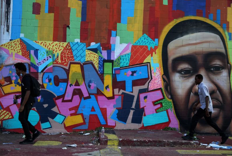 Un mural de George Floyd en Houston, Texas (REUTERS/Shannon Stapleton)