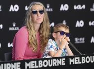 apoyada por su hijo, azarenka va a 4ta ronda en australia