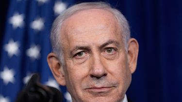 ARCHIVO - El primer ministro de Israel, Benjamin Netanyahu, escucha durante una conferencia de prensa con el presidente de Estados Unidos, Donald Trump, en Mar-a-Lago, el 29 de diciembre de 2025, en Palm Beach, Florida, EEUU. (AP Foto/Alex Brandon, Archivo)