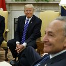 Trump muestra faceta independiente en acuerdo con demócratas