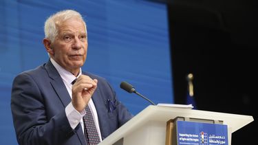 En esta imagen de archivo, el jefe de política exterior de la Unión Europea, Josep Borrell, ofrece una conferencia de prensa luego de una reunión sobre el futuro de Siria y la región, en el edificio del Consejo Europeo, en Bruselas, el 15 de junio de 2023. (AP Foto/Geert Vanden Wijngaert, archivo)