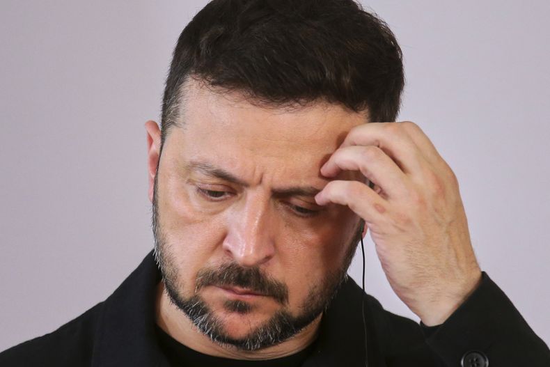 ARCHIVO - El presidente de Ucrania, Volodymyr Zelenskyy, durante una conferencia de prensa en una visita a Viena, Austria, el 16 de junio de 2025. (AP Foto/Heinz-Peter Bader, archivo)