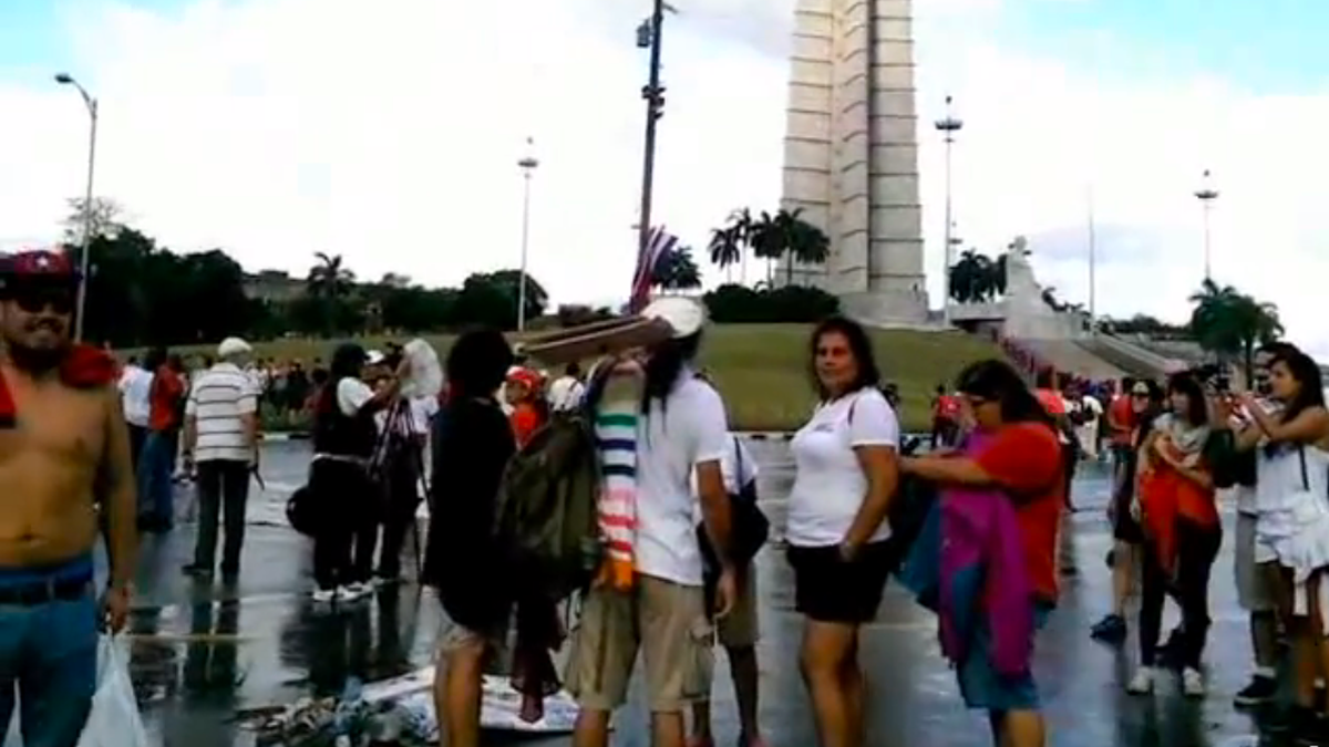 Lo que usted no vio del desfile del 1ro de Mayo (VIDEO)