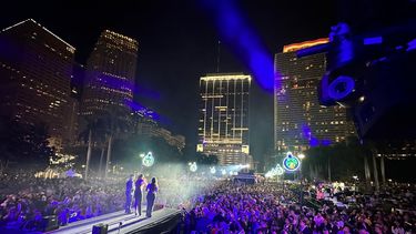 video: miles de personas asistieron al historico concierto de fin de ano en el bayfront park en miami