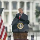 Trump sigue desafiante pese a peticiones de renuncia