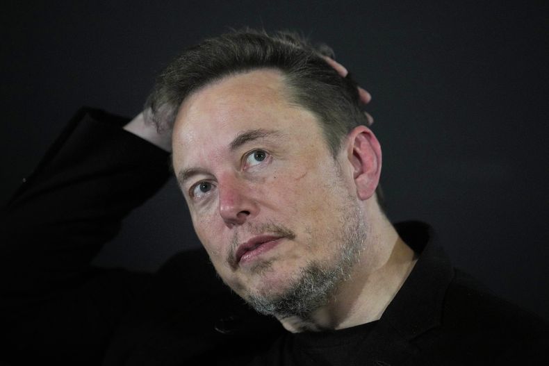 ARCHIVO - Elon Musk se presenta en un evento con el primer ministro británico Rishi Sunak en Londres, el 2 de noviembre de 2023. (AP Foto/Kirsty Wigglesworth, Pool, Archivo)
