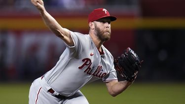 Zack Wheeler, de los Filis de Filadelfia, cumple con su apertura ante los Diamondbacks de Arizona, el martes 13 de junio de 2023 (AP Foto/Ross D. Franklin)