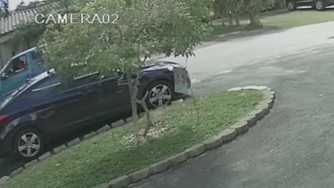 robaron dos armas de fuegos en una residencia en little gables